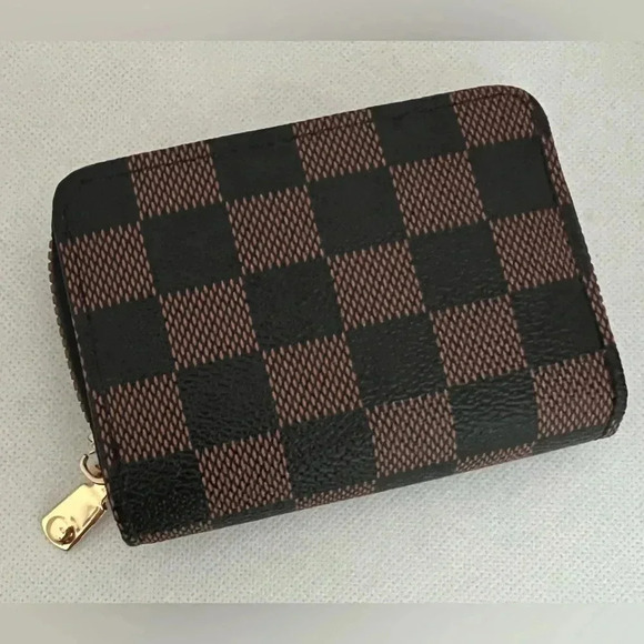 Card wallet | classic zippy look, brown & black check. . - Picture 1 of 11